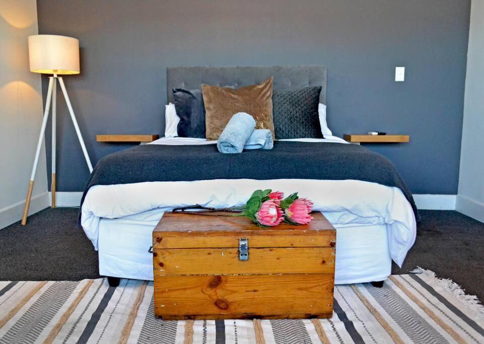 Central Modern Studio Apartment, Hermanus Waterfront Zewnętrze zdjęcie