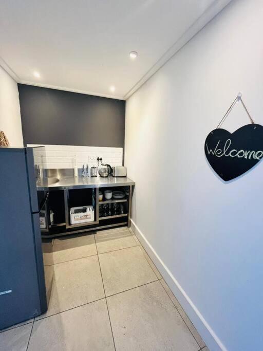 Central Modern Studio Apartment, Hermanus Waterfront Zewnętrze zdjęcie