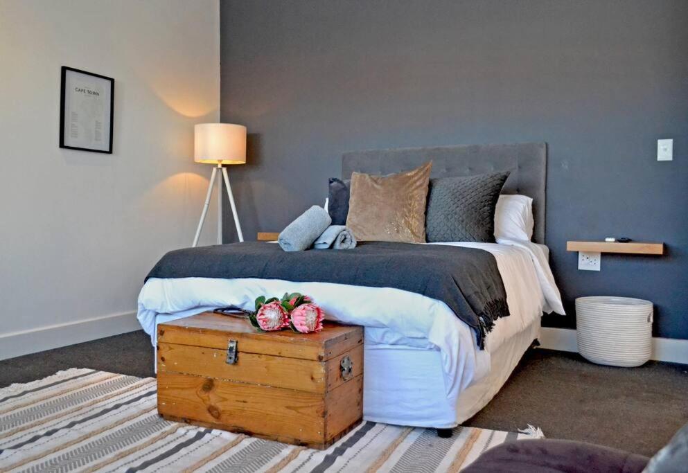 Central Modern Studio Apartment, Hermanus Waterfront Zewnętrze zdjęcie