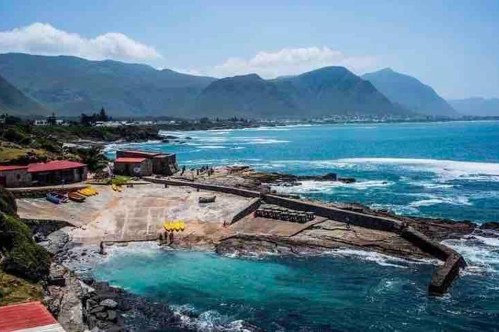 Central Modern Studio Apartment, Hermanus Waterfront Zewnętrze zdjęcie